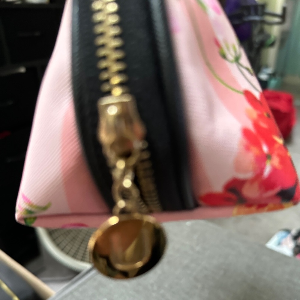 Cosmetic case - Picture 3 of 10